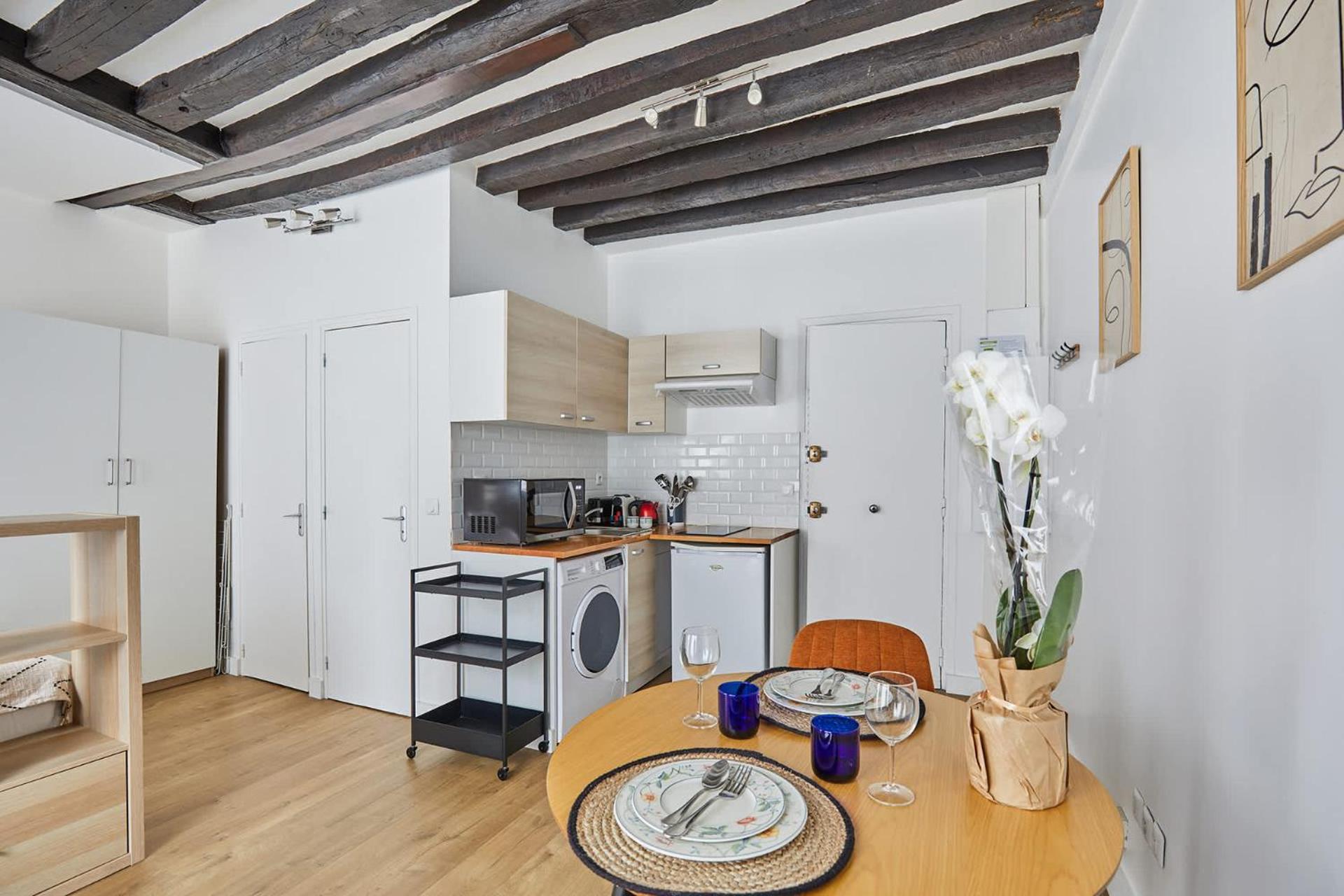 Charming Center Of Apartment