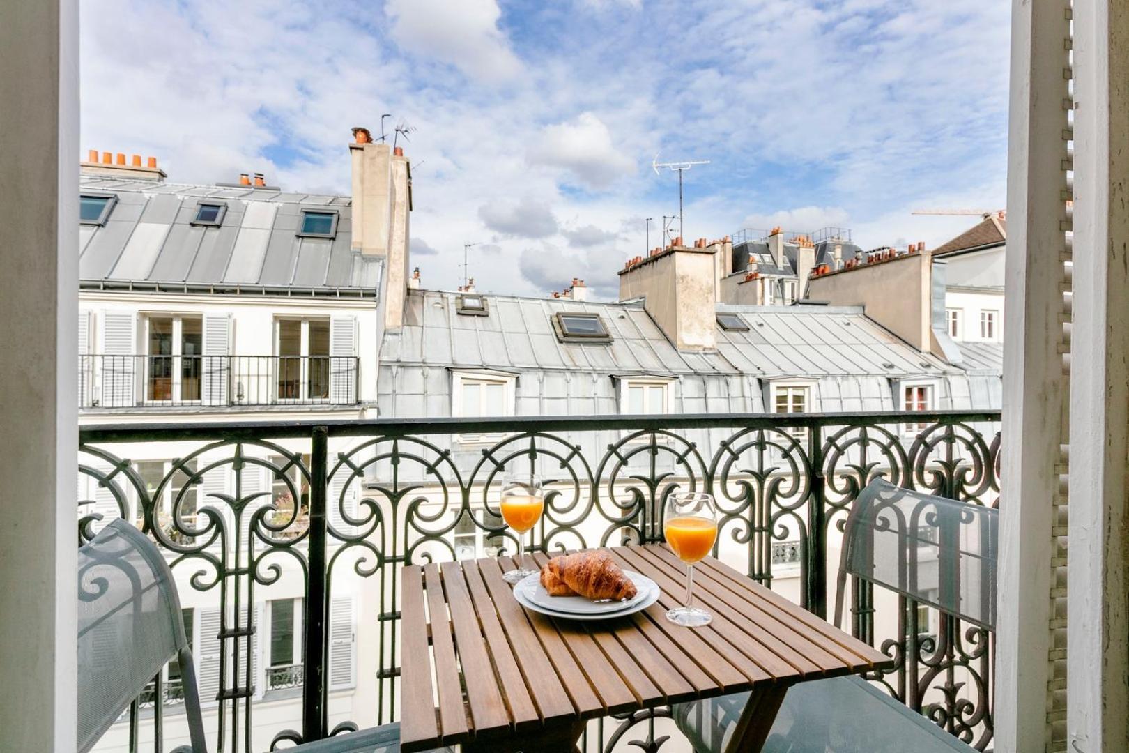 Apartment Bnbnook - Elegant 1br With Balcony Near Notre-dame Paris