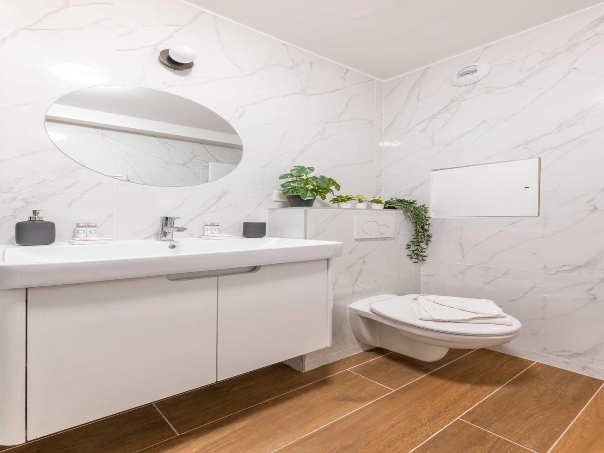 Apartment Chic Parisian 1-bedroom In Vibrant 10th Arr - Mobility Lease Paris