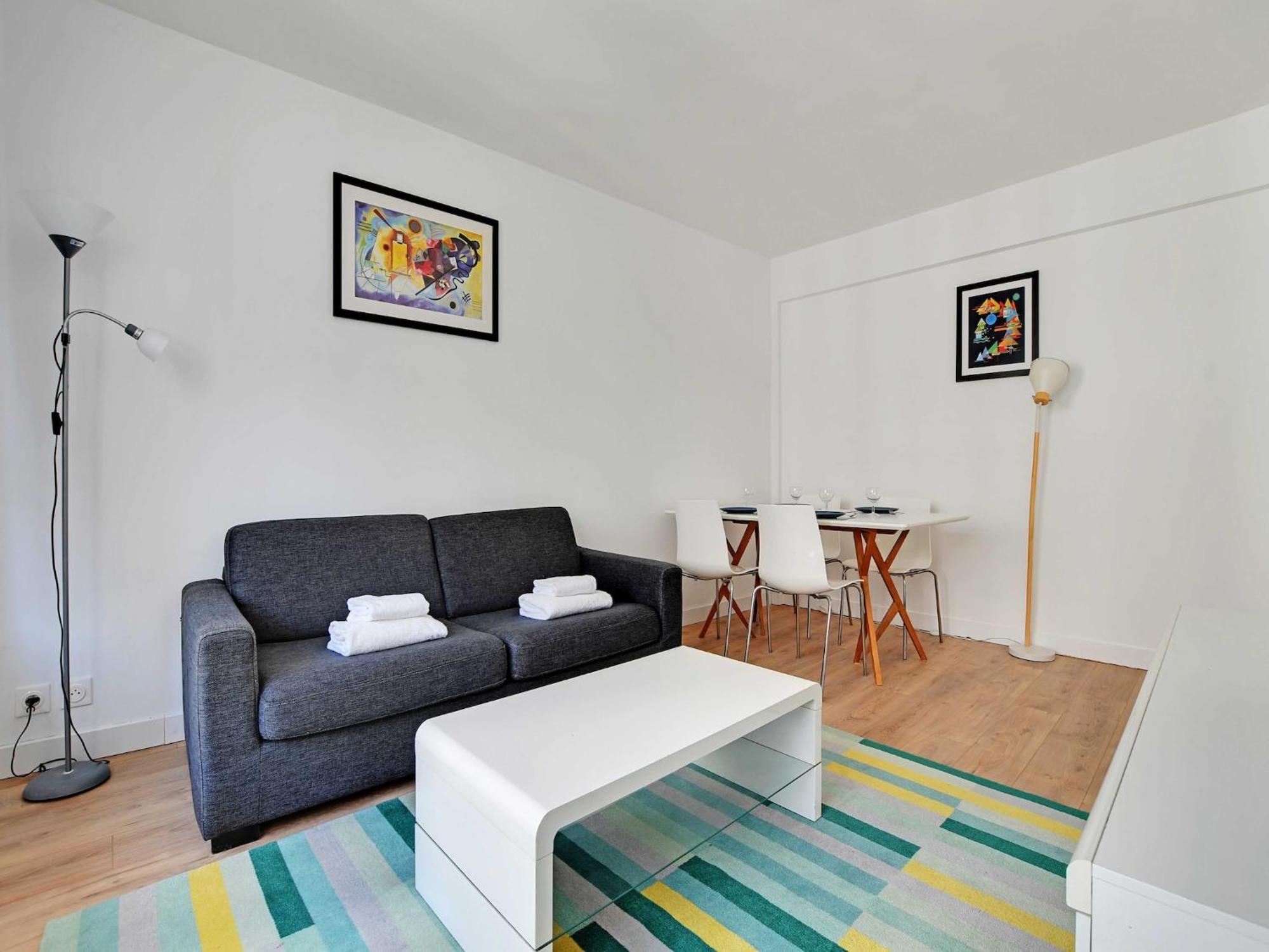 Bright Flat - 1br 4p - Javel