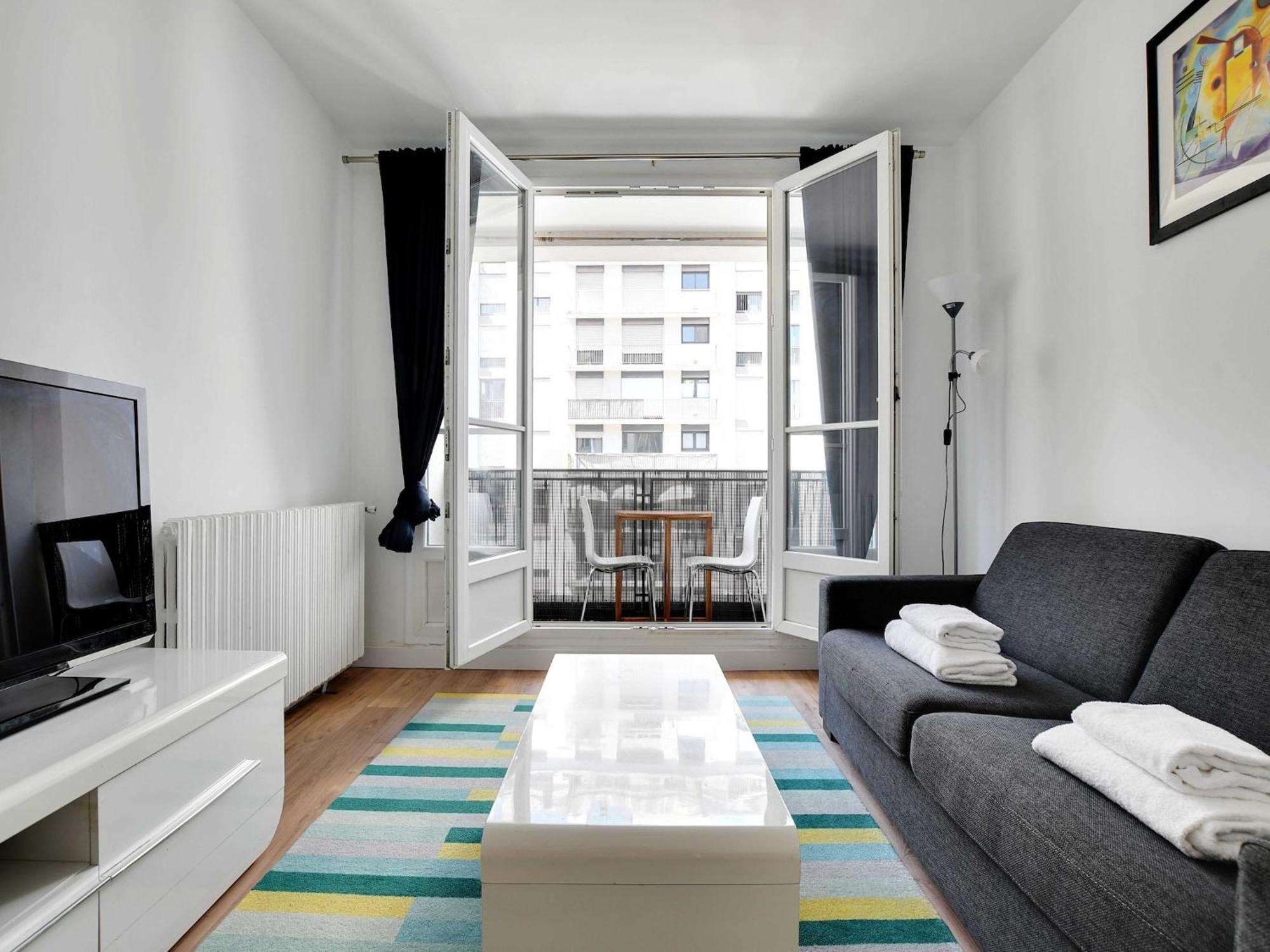 Bright Flat - 1br 4p - Javel
