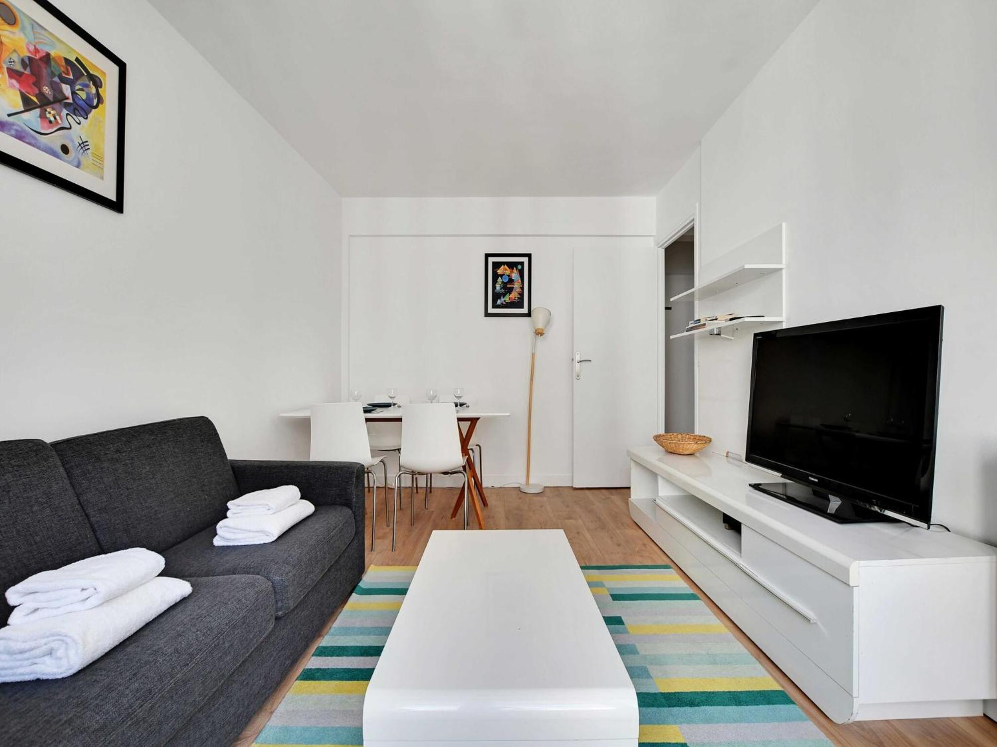 Bright Flat - 1br 4p - Javel