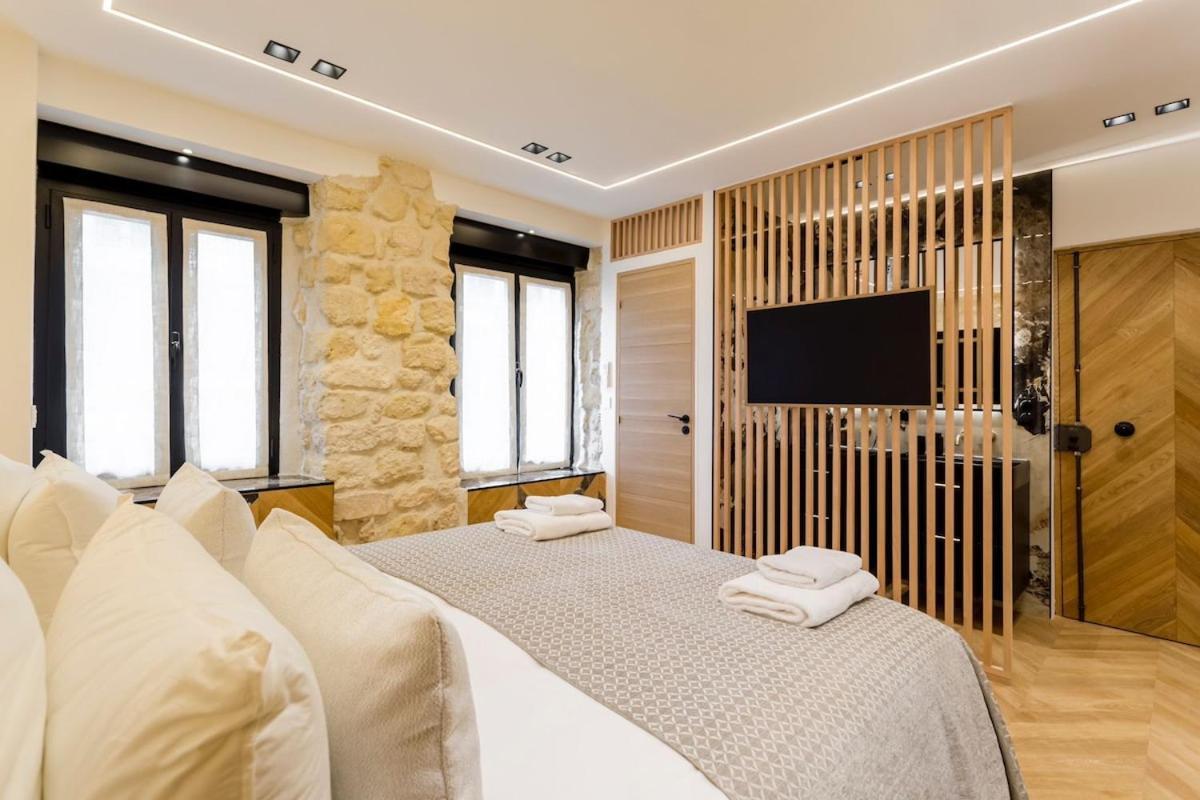 Apartment B1 Beautiful, Luxury Near Eiffel Tower Sleeps Ac *