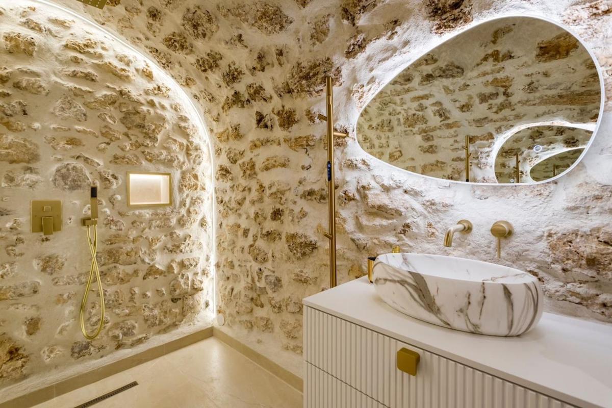 Apartment B1 Beautiful, Luxury Near Eiffel Tower Sleeps Ac *