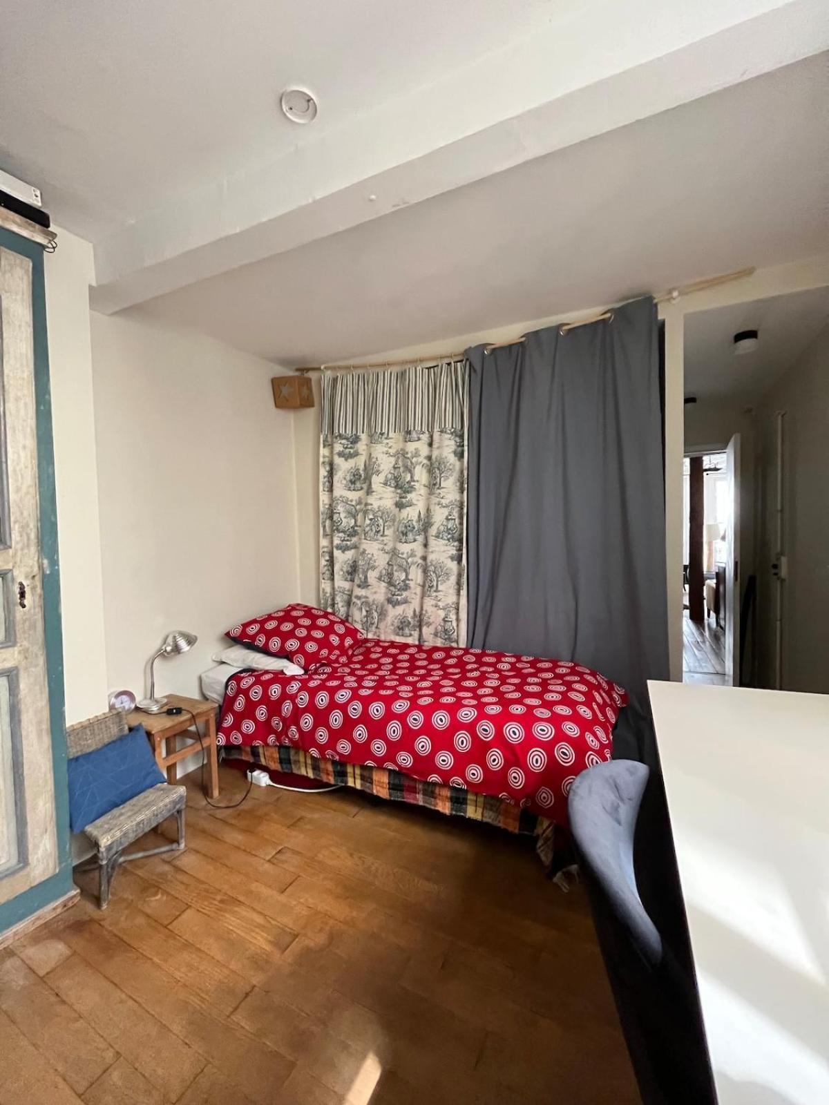 Typical Familial Old In Center Apartment Paris