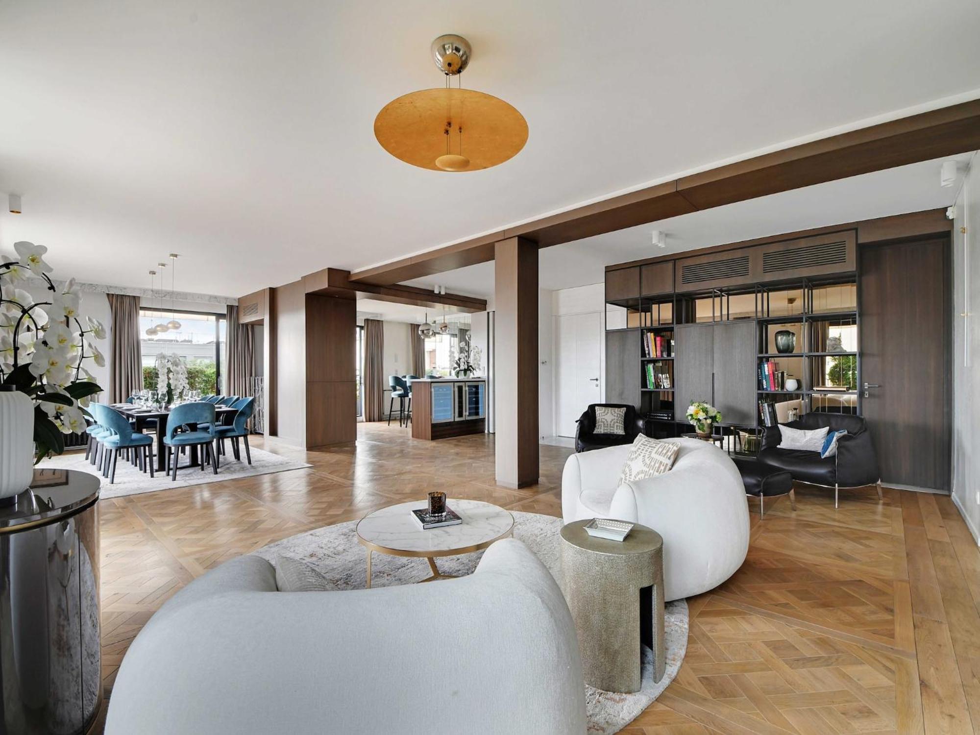 Apartment Luxurious With Balcony-3br-6p-champs-elysees Paris