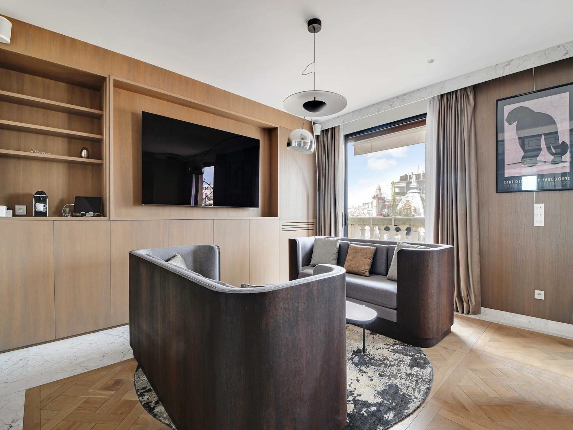 Luxurious With Balcony-3br-6p-champs-elysees Apartment Paris