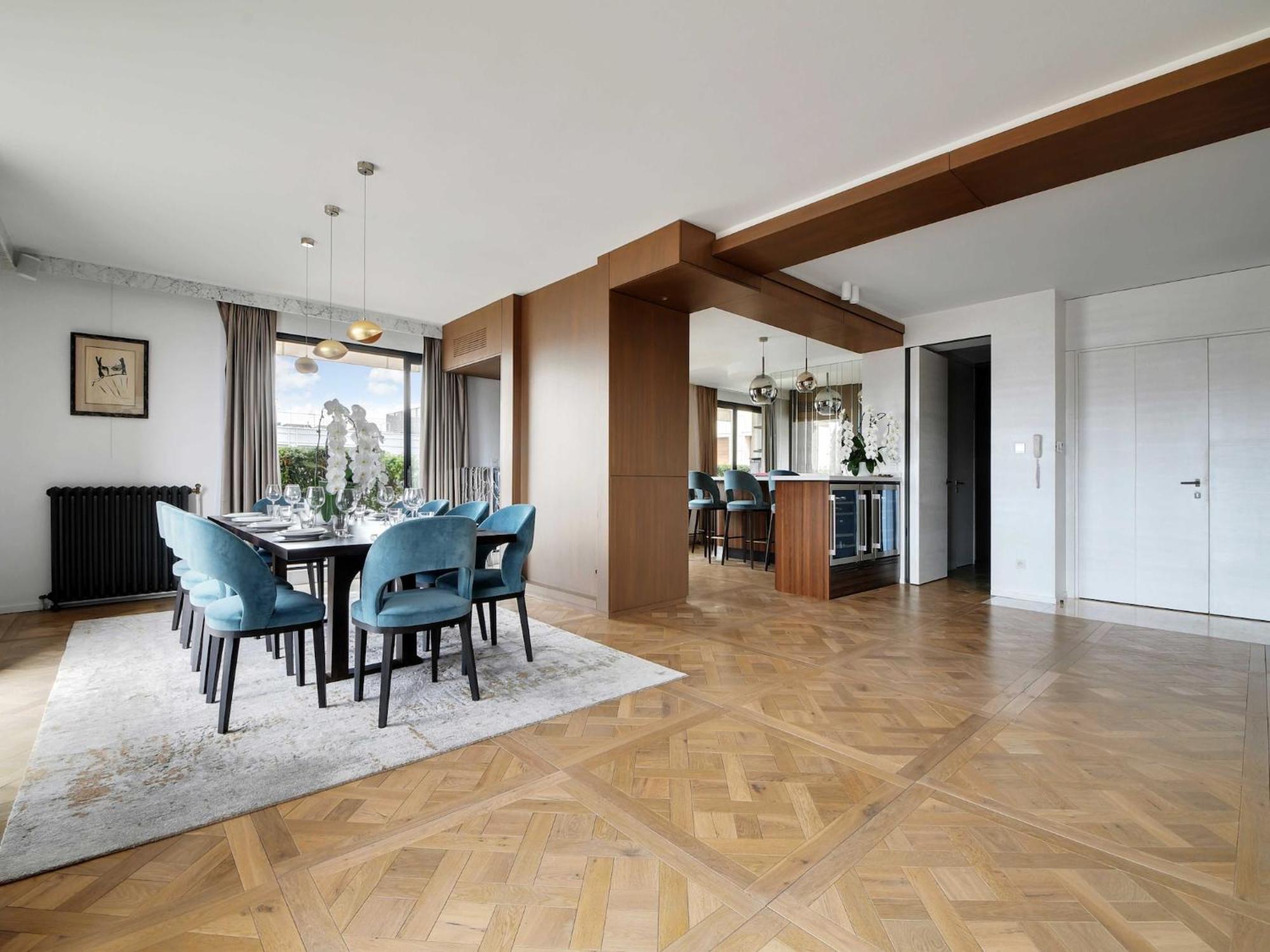 Apartment Luxurious With Balcony-3br-6p-champs-elysees Paris