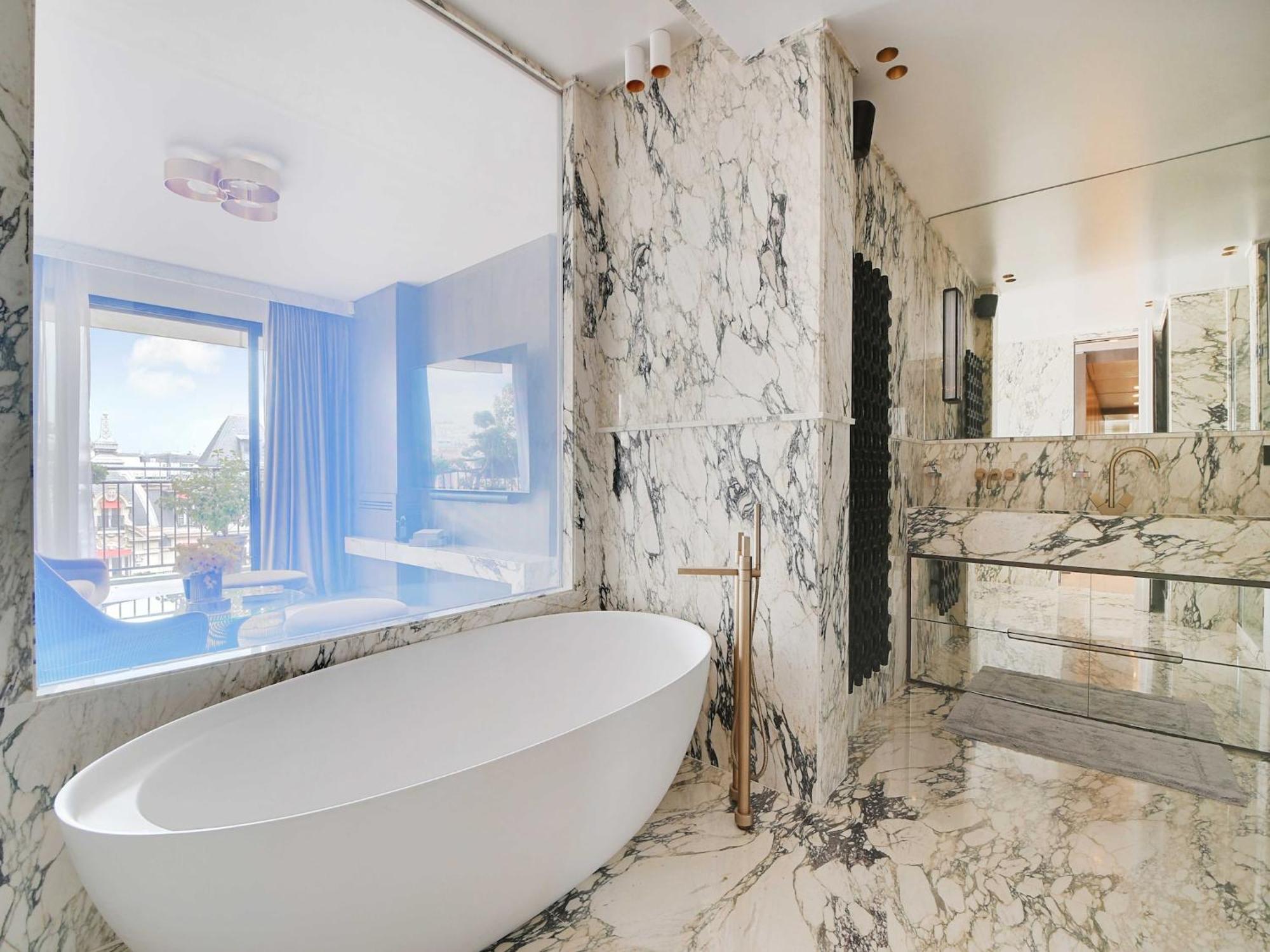 Luxurious With Balcony-3br-6p-champs-elysees Apartment