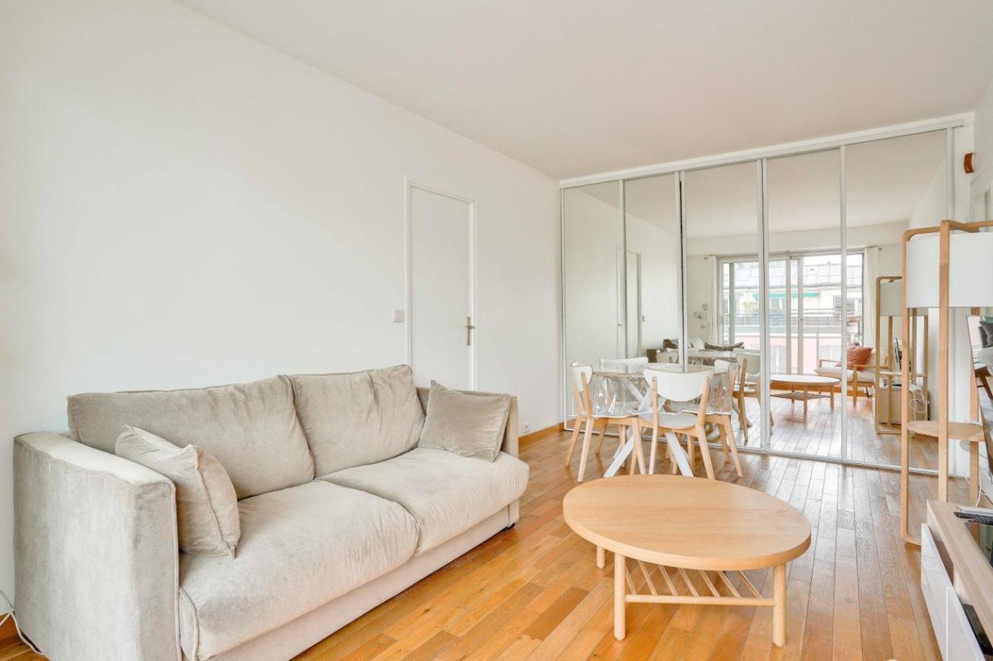 Guestready - Charming With A View Apartment Paris