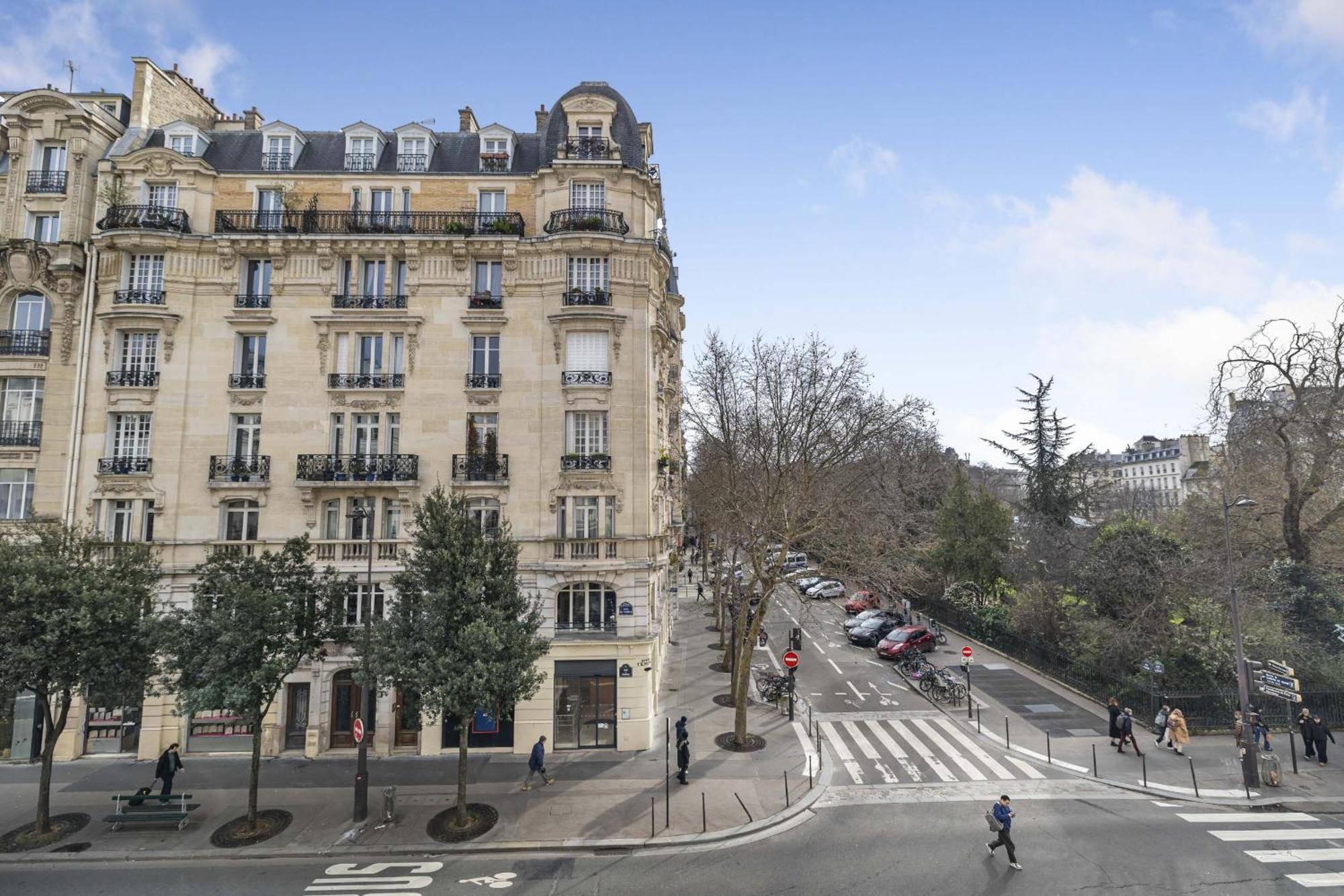 Apartment Ghost Paris