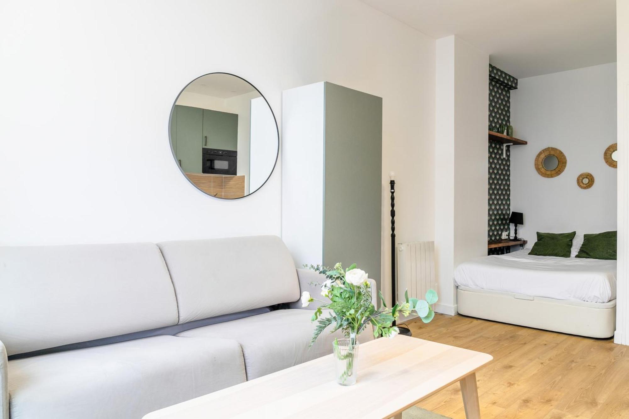 Apartment Enjoy In A Lovely Nest With Modern Design Paris