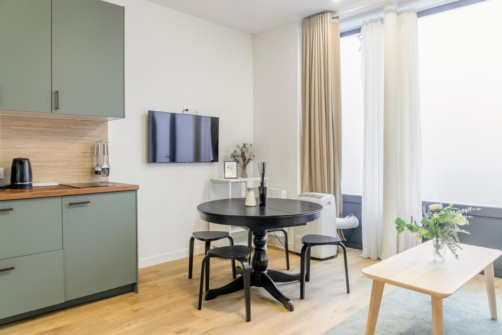 Enjoy In A Lovely Nest With Modern Design Paris