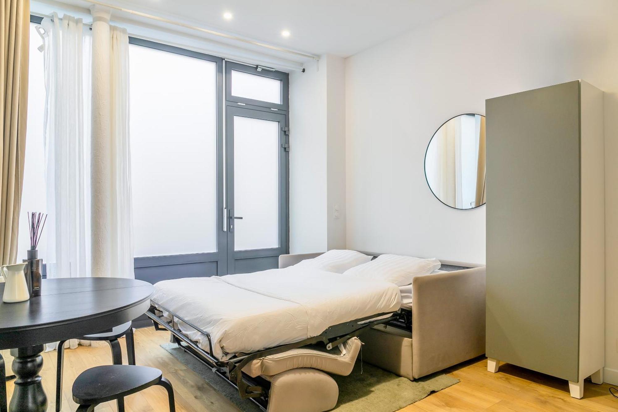 Enjoy In A Lovely Nest With Modern Design