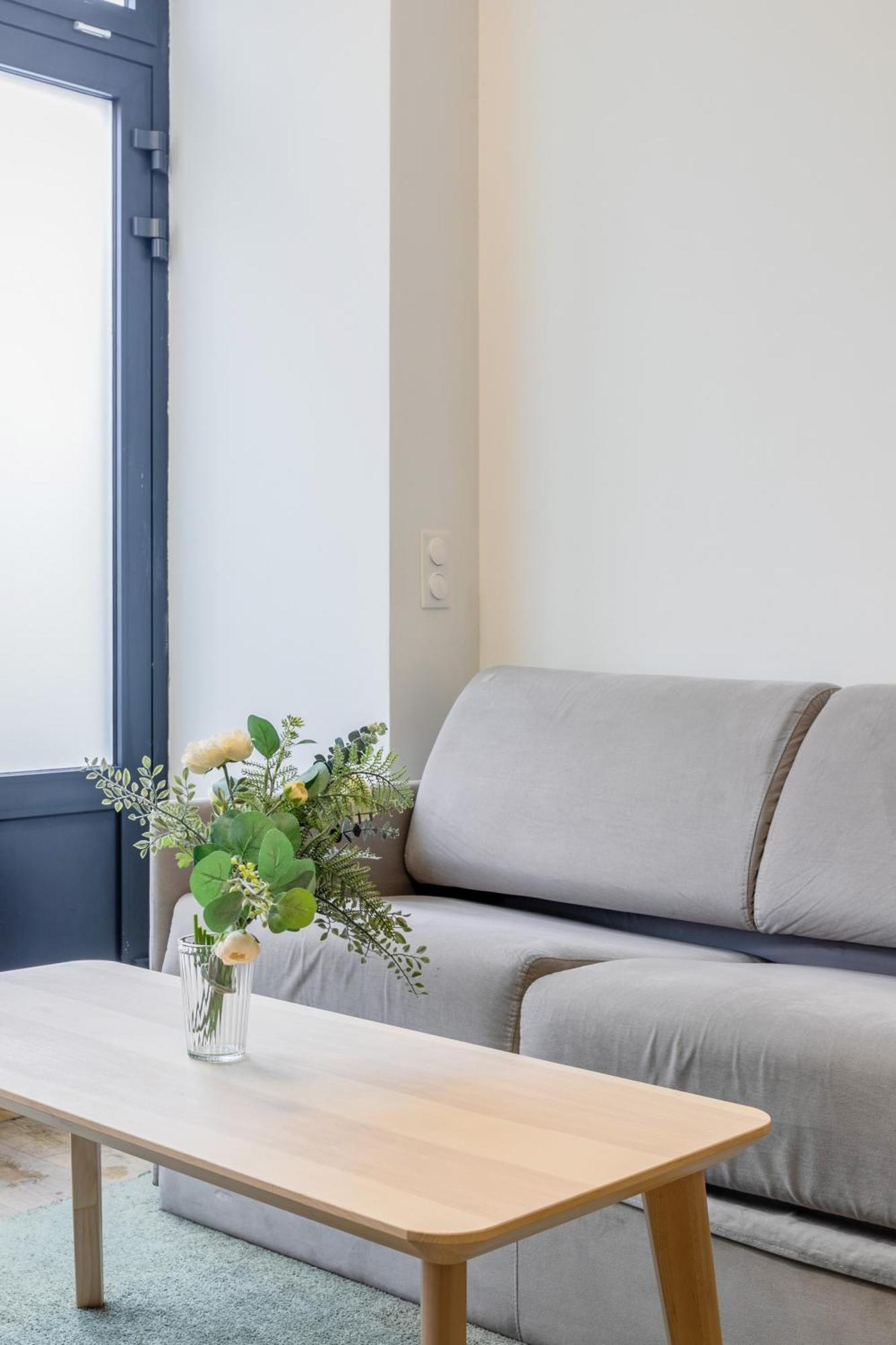 Enjoy In A Lovely Nest With Modern Design