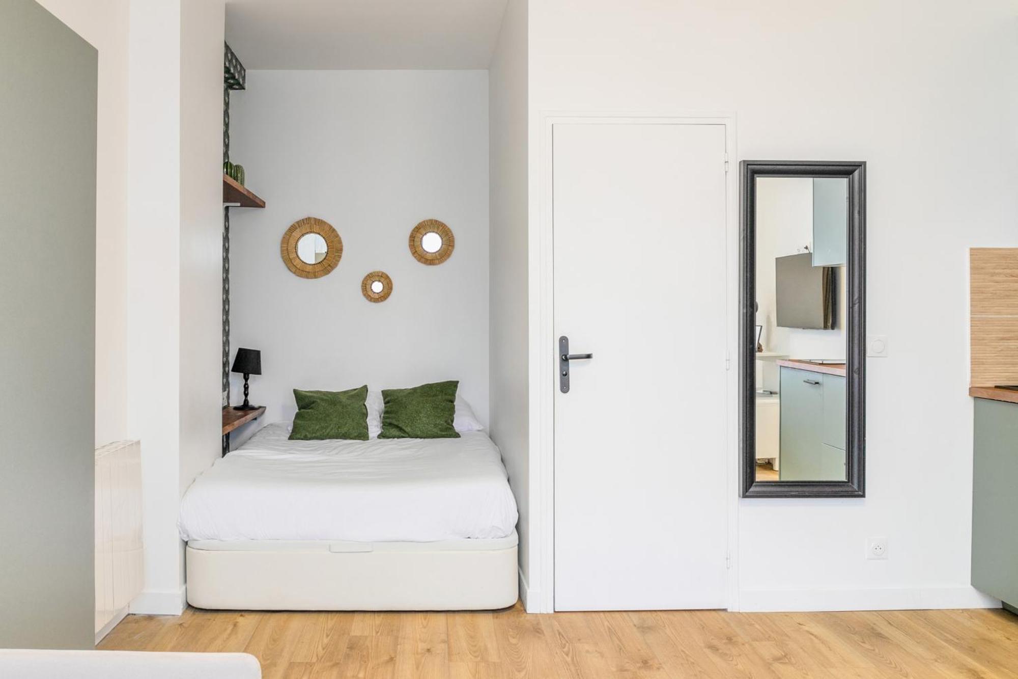Enjoy In A Lovely Nest With Modern Design Paris