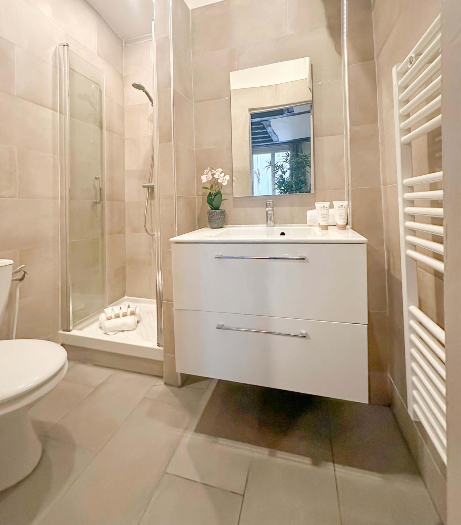 Elegant Steps Away From Iconic Landmarks *