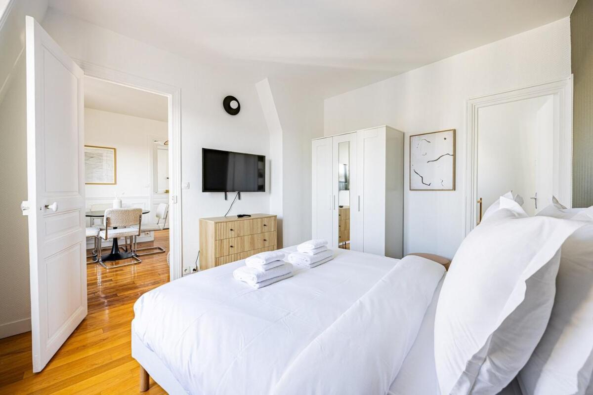 Apartment 1 Bedroom # 14 # Alesia *