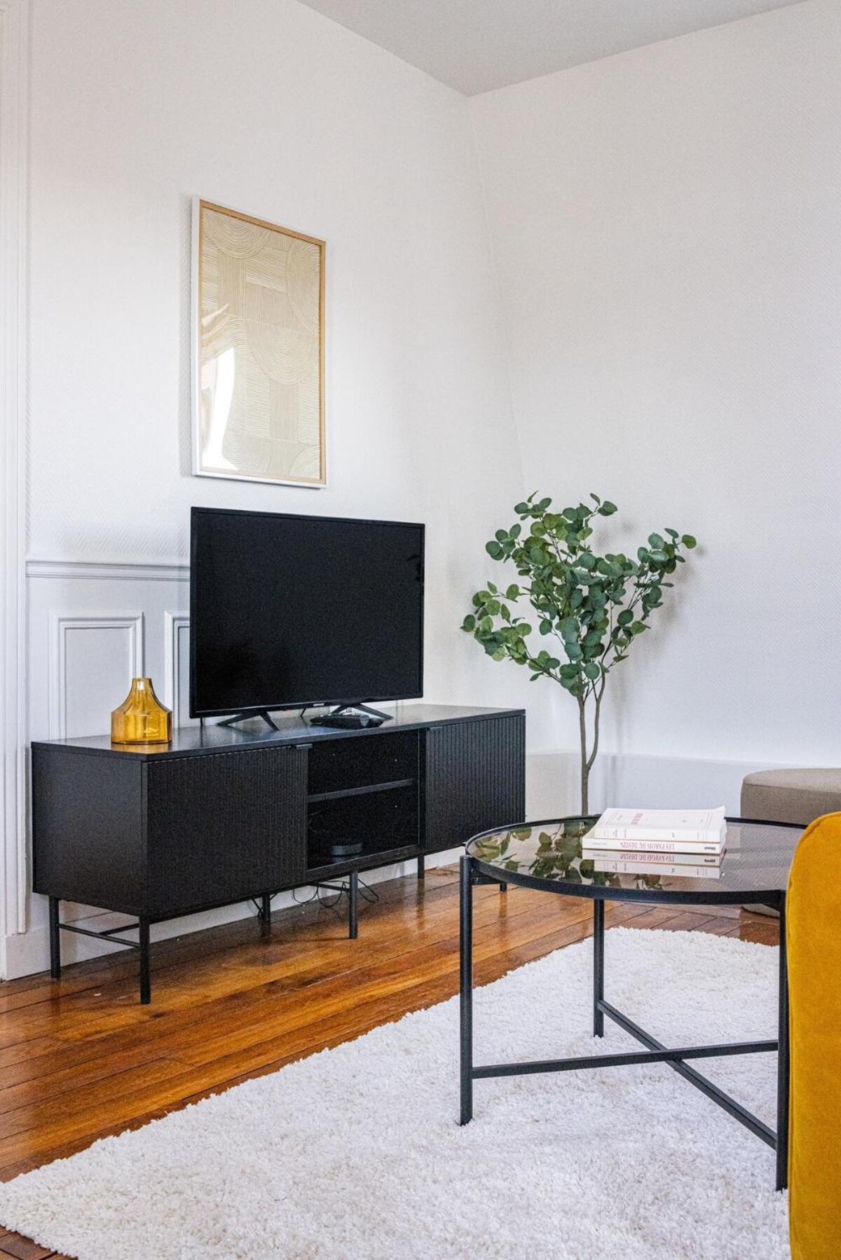 1 Bedroom # 14 # Alesia * Paris