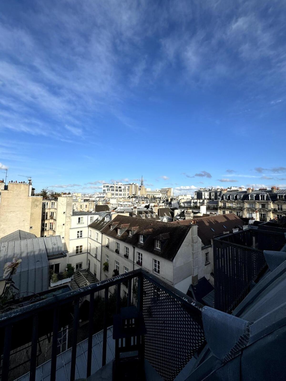 Apartment En Plein Coeur Du Marais Paris