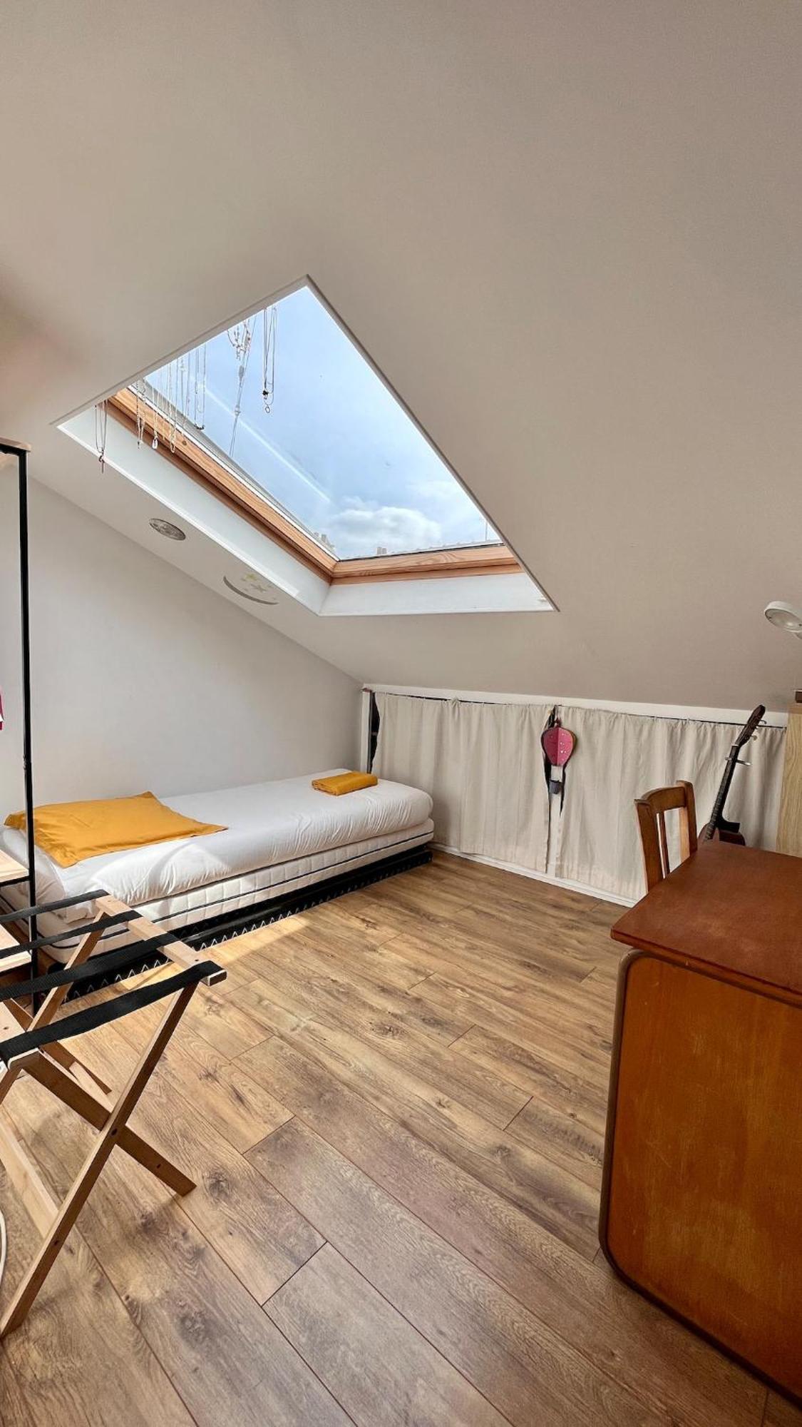 Large, Quiet, Familial Floor Duplex *