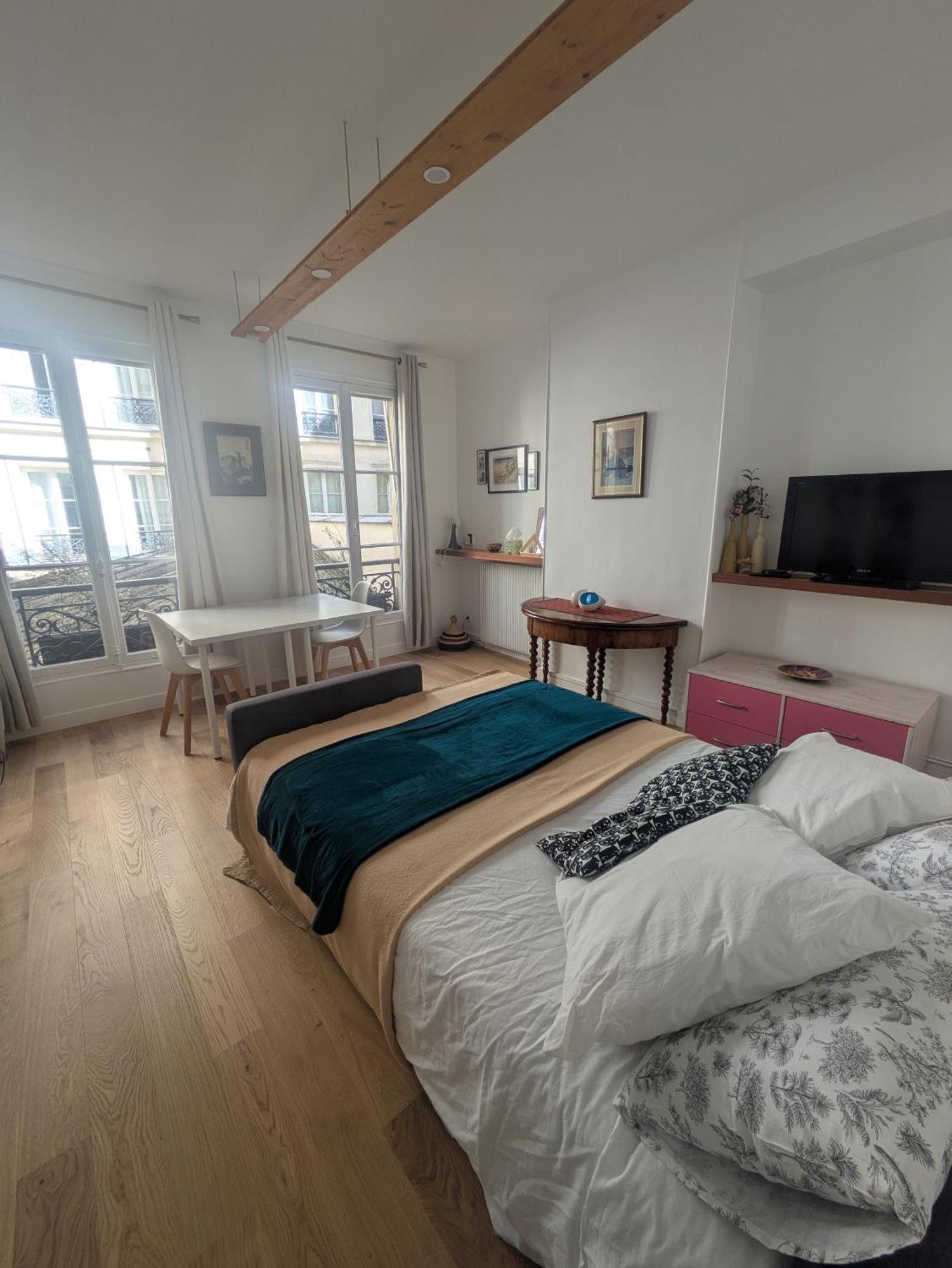 Charming - Famous Marais Neighborhood Apartment *