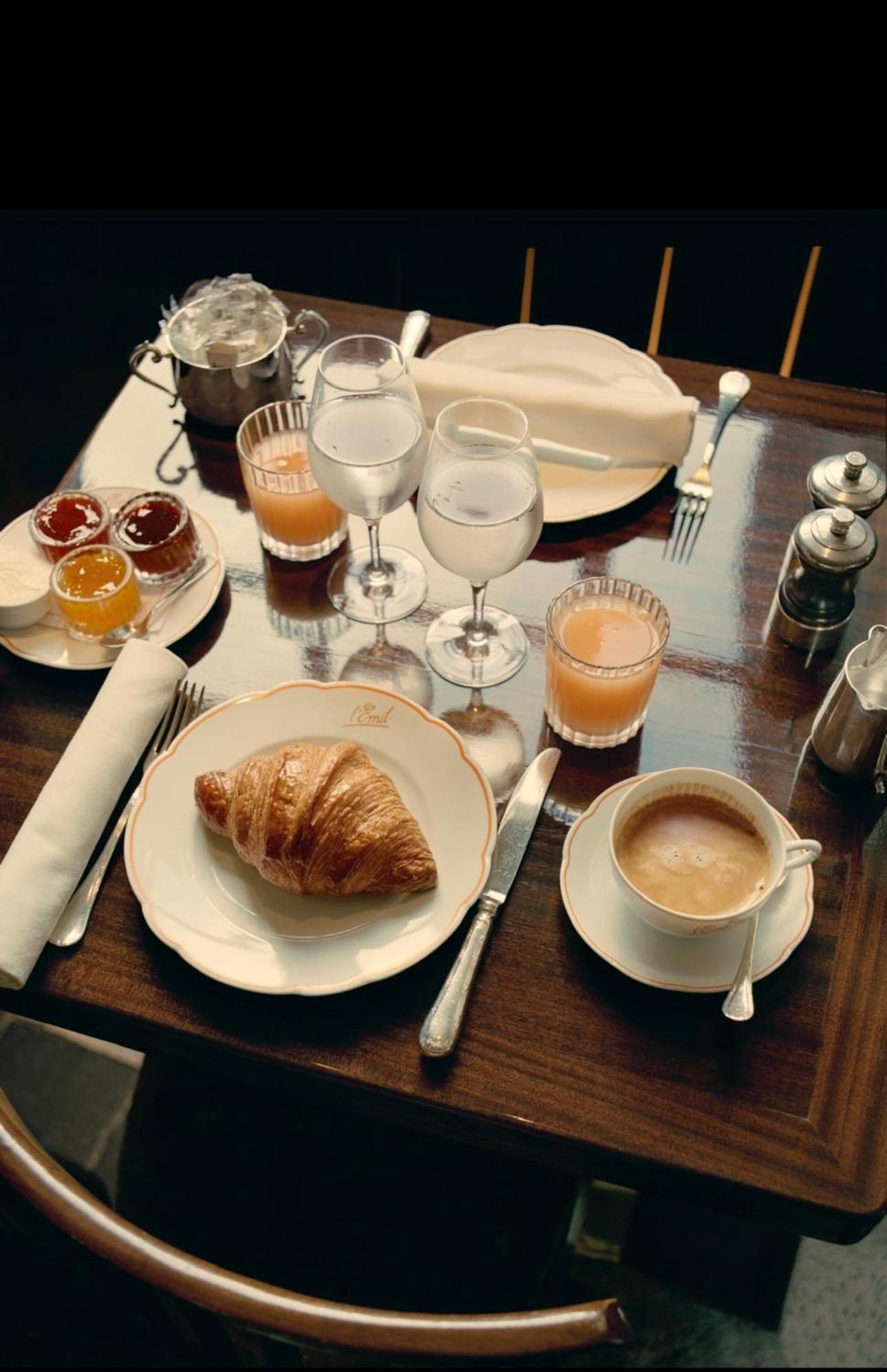 Hotel Chateau Voltaire Paris