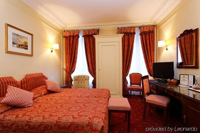 Hotel Queen Mary 4*
