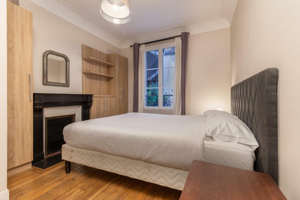 Apartment Avenue Montaigne Champs Elysees