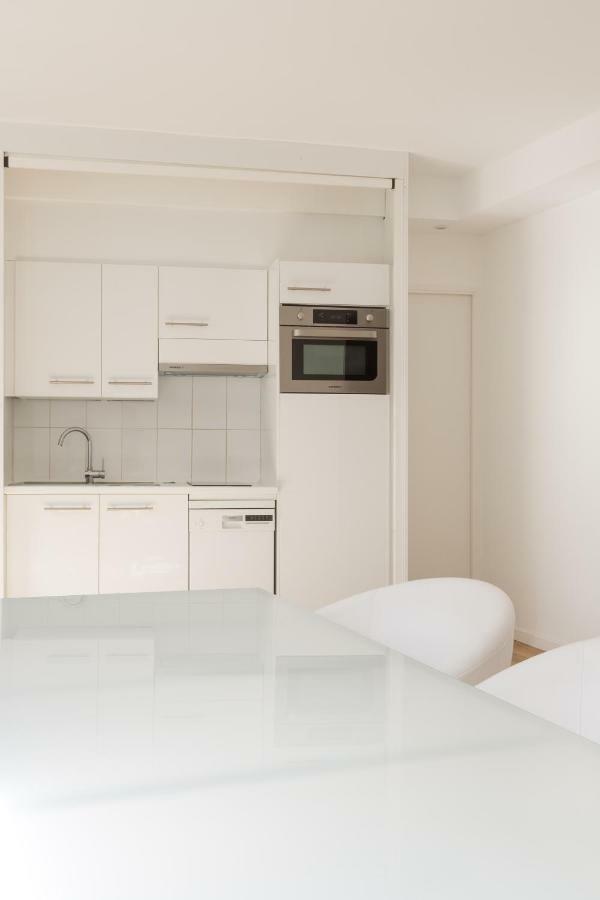 Veeve - Crisp Whites In The 16th Apartamento *