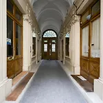 New And Renovated Amazing Flat In Heart Of Paris