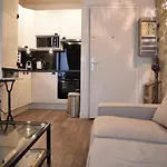 Charming Studio Near Republique And Le Marais