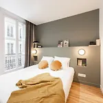 Central And Renovated Parisian Apartment, 6-7 Guests