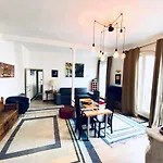 Romantic Apartment In Paris