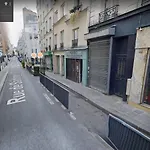 Le studio des enfants rouges