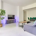 2 Bedrooms Tour Eiffel Rapp
