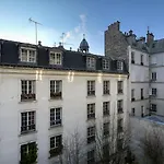 Perfect Parisian Apartment Lemarais For You!