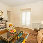 Pont Neuf - St Germain City Apartment