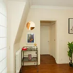 Pont Neuf - St Germain City Apartment