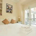 Pont Neuf - St Germain City Apartment