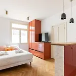 Nicolo Passy Magnifique Studio