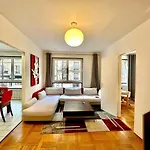 The Atrium Minutes Walk Victor Hugo Eiffel Tower Arc Du Triumph Et Champs Elysee Luxury 62 Renovated Videosurveillance Master Bedroom Living Area Dinning Room Bathroom Separated Toilet Spacious Sleeps Six Design Functional Furniture Equipment