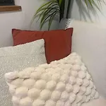 2 Pieces Cozy In The Heart Of Paris
