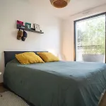 Bright 37M For 2 With Balcony In Paris!
