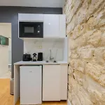 Luxurious Apartment With Stylish Design And Comfort - 105