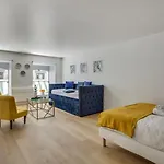 Modern French Studio Charm In The City