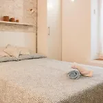Charming Apartment For 2 In The Heart Of Paris