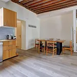 Splendeur Et Espace Au Coeur Du Marais