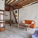 Splendeur Et Espace Au Coeur Du Marais