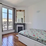 Pondok Montmartre - Balcony Overlooking City